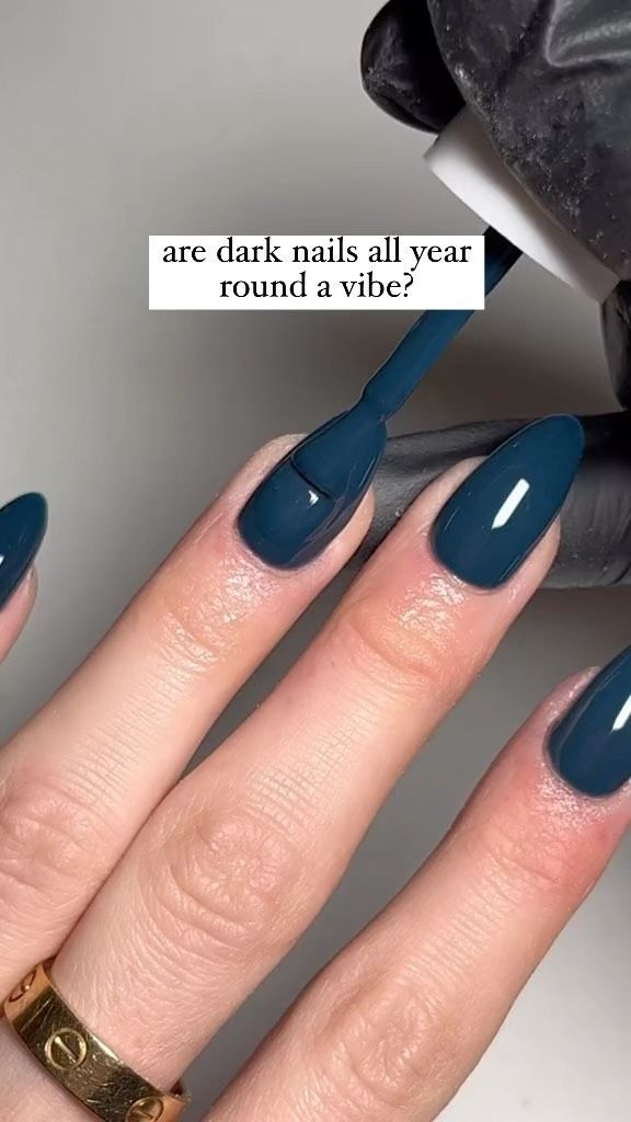 Sophisticated Deep Teal Nail Polish: Year-Round Elegance with a Chic Glossy Finish