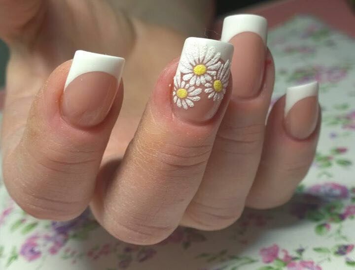 Elegant Floral Nail Design: Sophisticated White Tips with Charming Daisies for Spring and Summer.