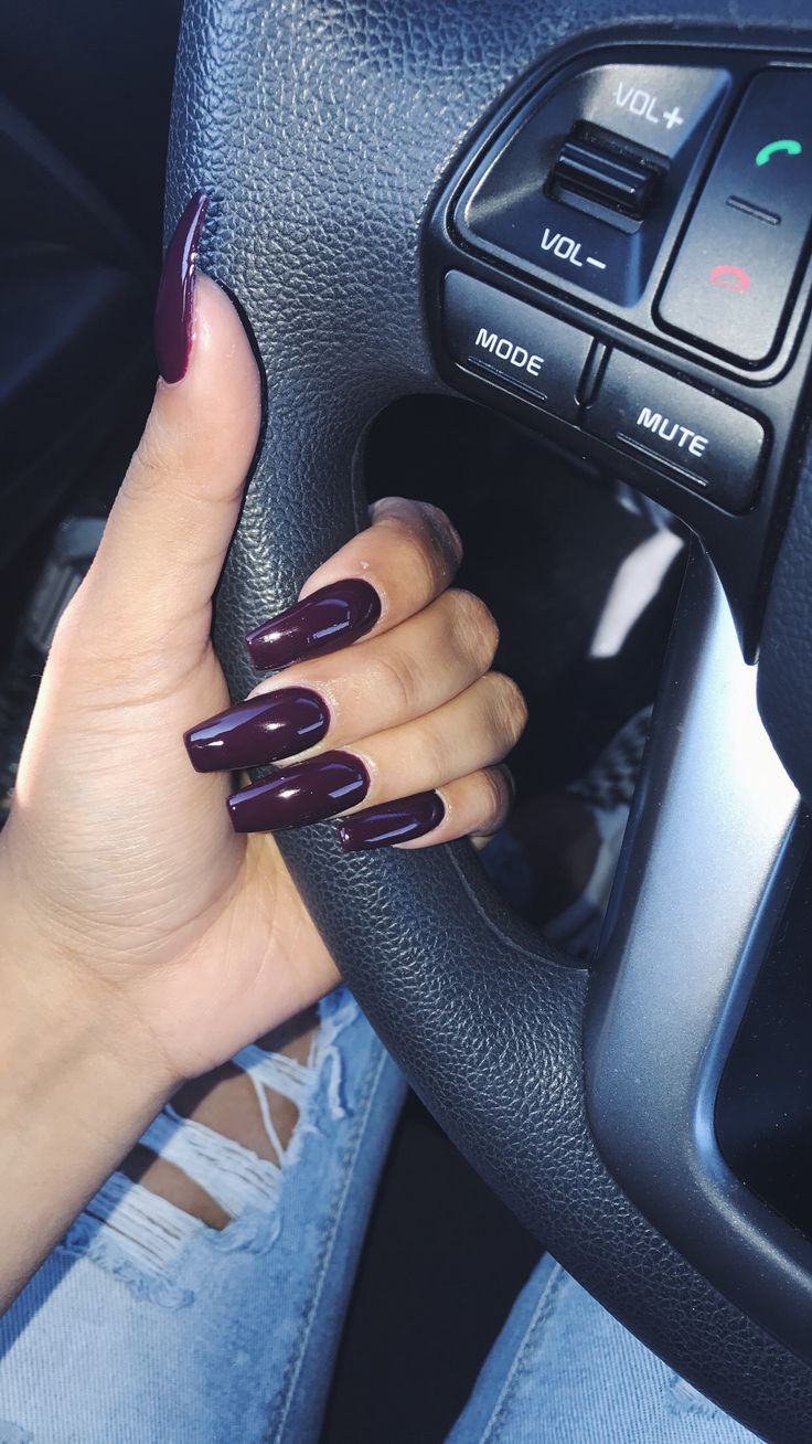 Elegant Burgundy Acrylic Nails: A Chic Accessory for Casual Outfits