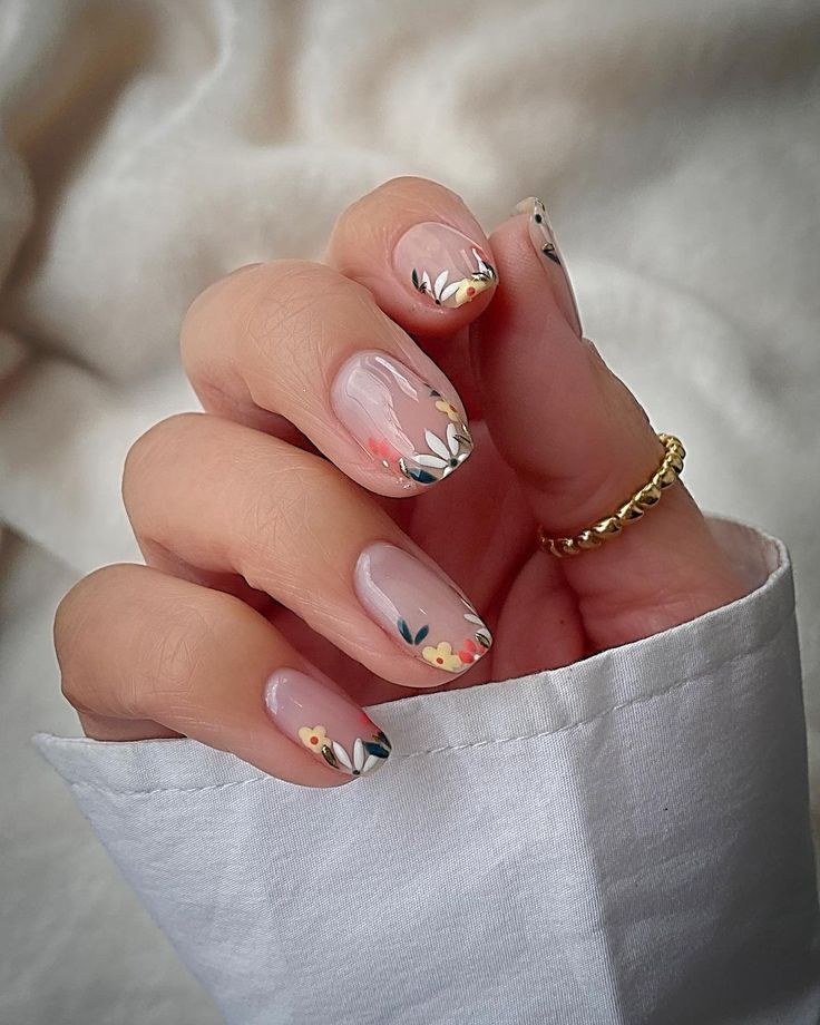 Elegant Floral Nail Design: Soft Pastels and Hand-Painted Accents for a Fresh Spring Aesthetic.