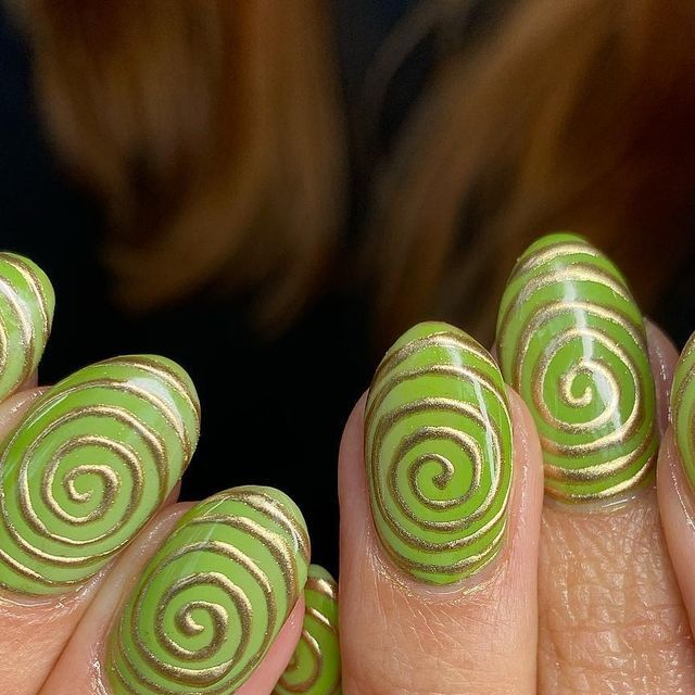 Vibrant Green Nail Design with Intricate Gold Spirals for a Playful, Elegant Look.