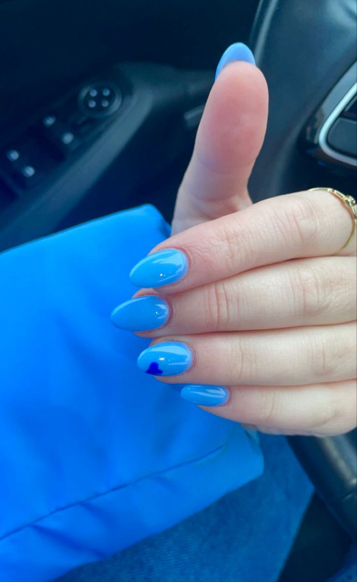 Vibrant Blue Glossy Nails: A Chic Expression of Personality with Light and Dark Shades.