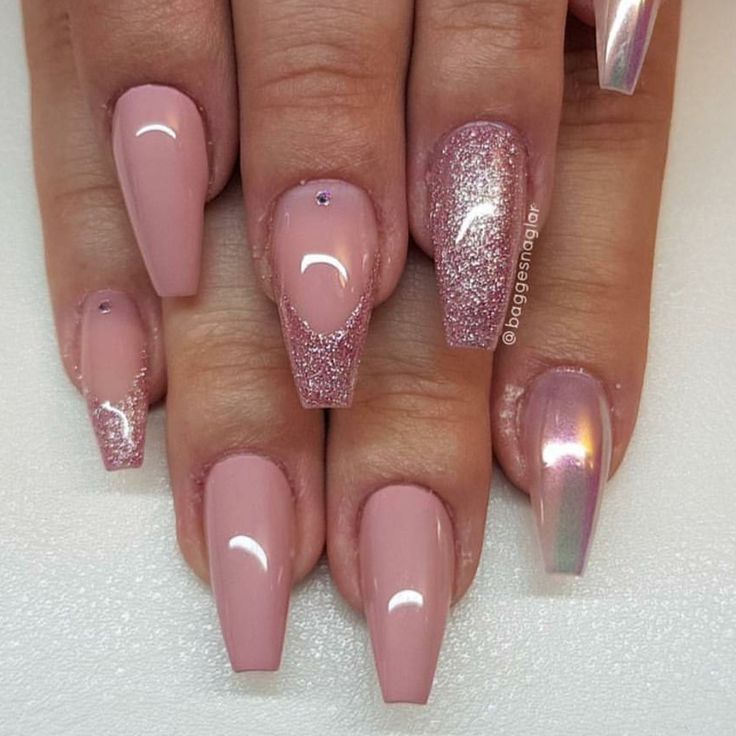 Chic Soft Pink Nail Design with Glossy and Glittery Accents for a Glamorous Look.