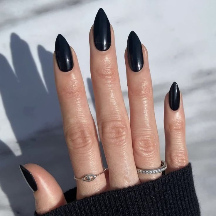 Striking Glossy Black Stiletto Nails: A Bold and Sophisticated Statement