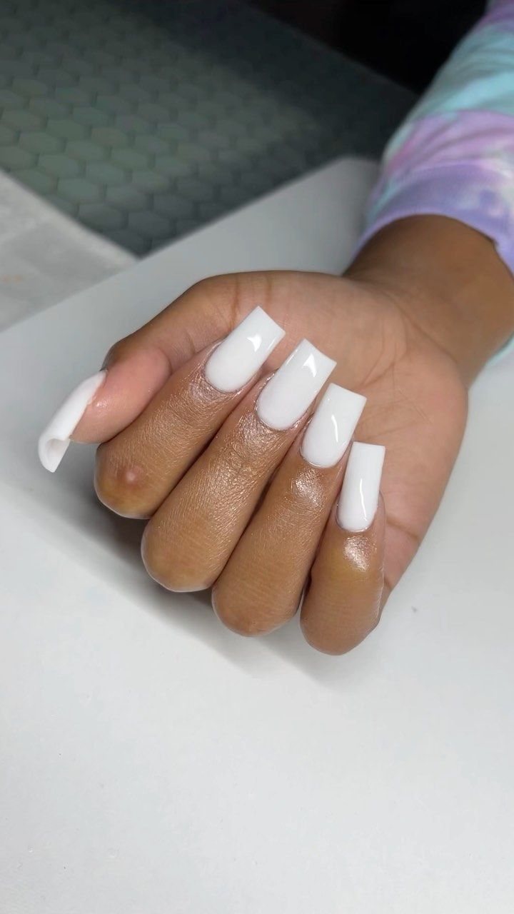 Elegant Chic White Glossy Square Nails for a Minimalist Aesthetic.