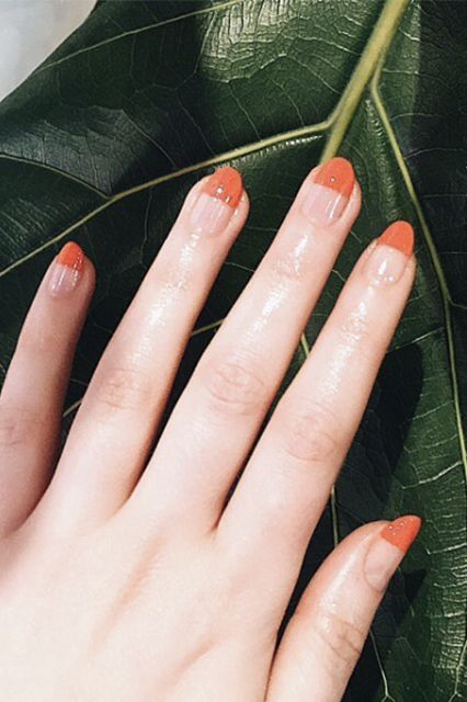 Chic Coral Ombre Nail Design: A Fresh and Elegant Statement.