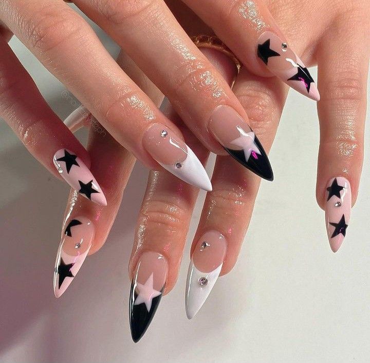 Trendy Chic Stiletto Nails: Playful Colors, Star Motifs, and Glam Rhinestones.