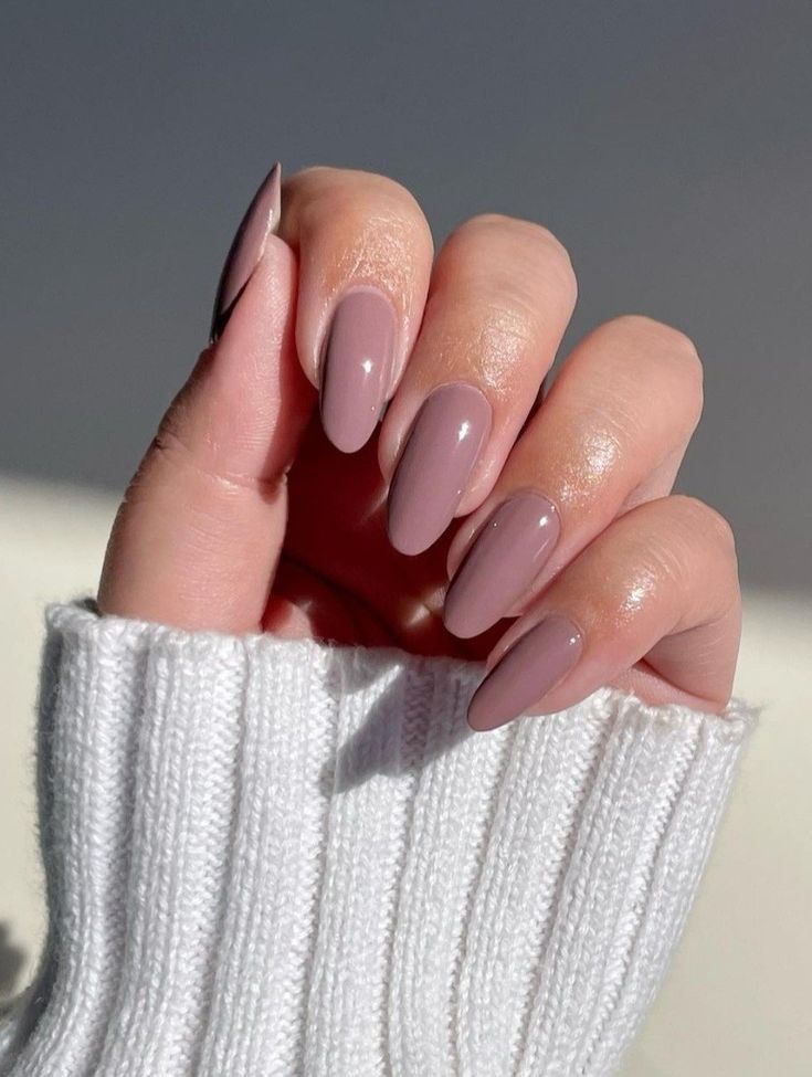 Chic Soft Mauve Almond-Shaped Nails: A Sophisticated Look for Any Occasion.