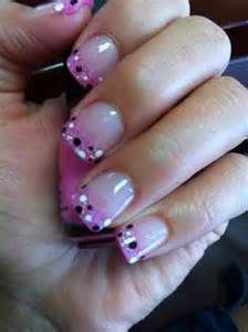 Chic Pink Ombre Nails: A Sophisticated Gradient with Playful Dots.