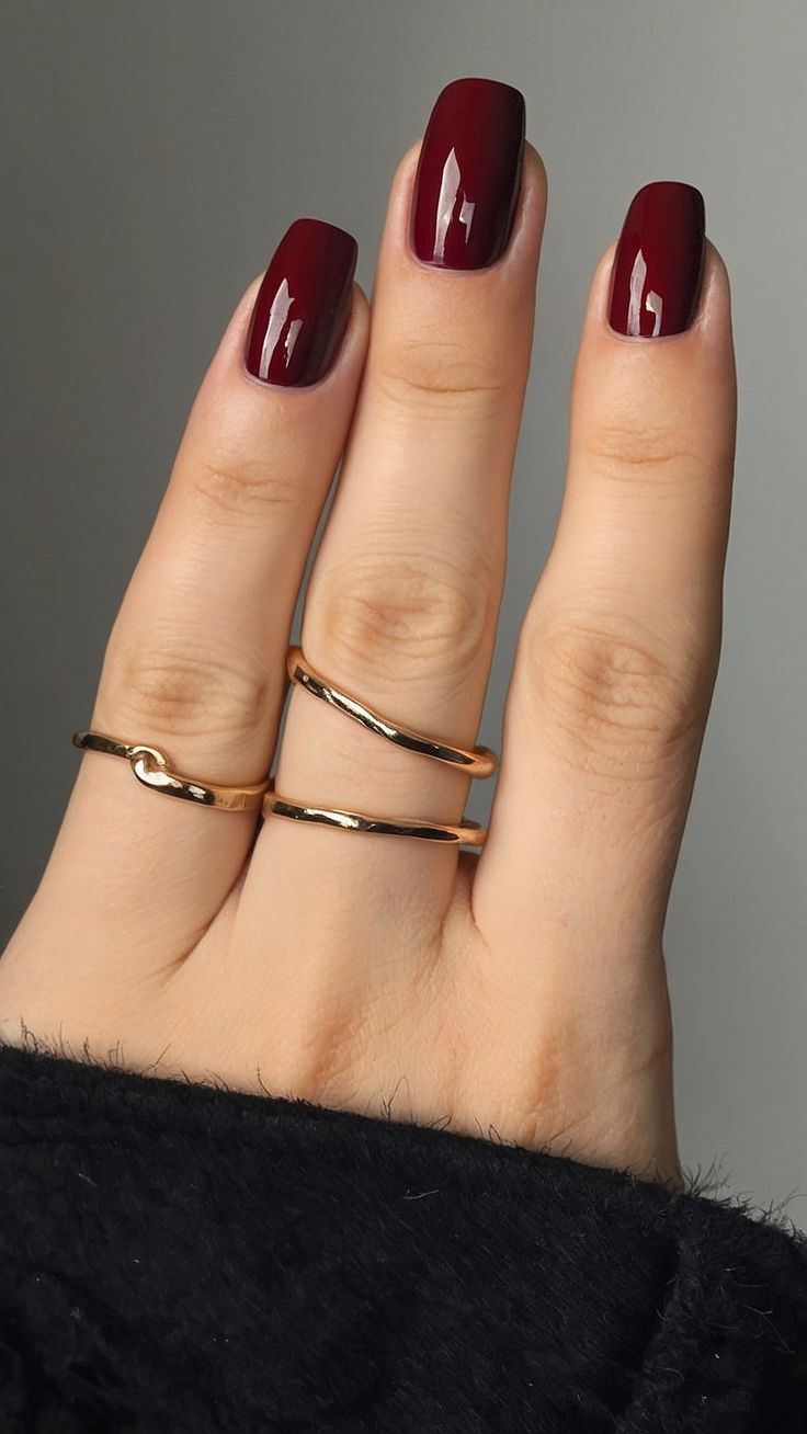 Chic Burgundy Nails: Sophisticated Elegance with Glossy Finish and Gold Accents.