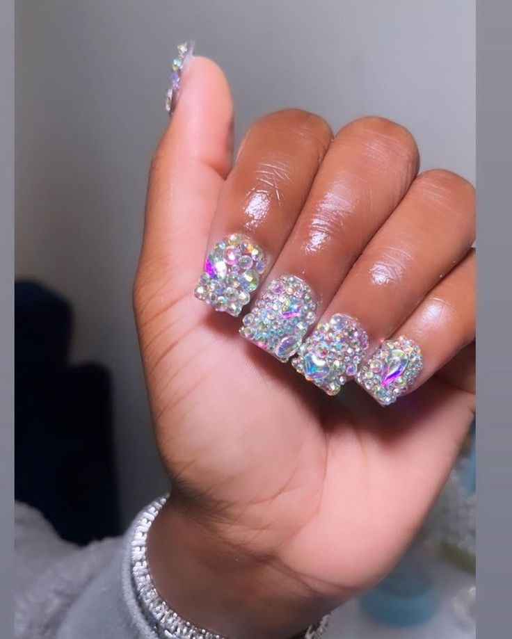 Glamorous Rhinestone Nail Design: A Sparkling Blend of Elegance and Creativity.