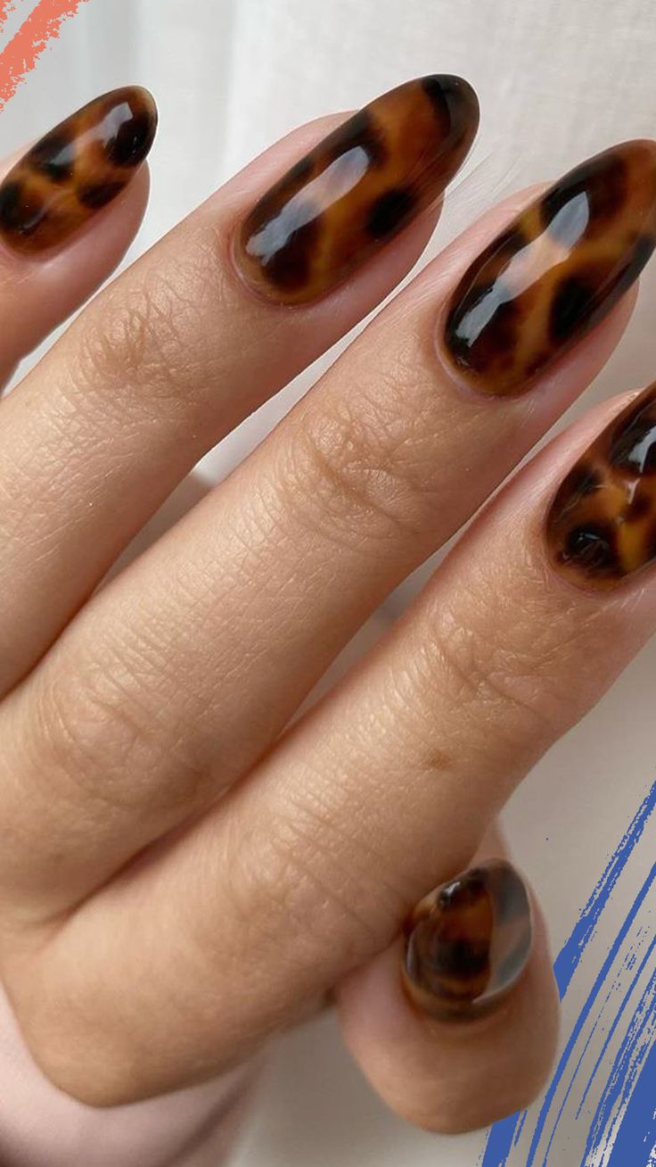 Chic Tortoiseshell Nail Design: Glossy Almond-Shaped Elegance