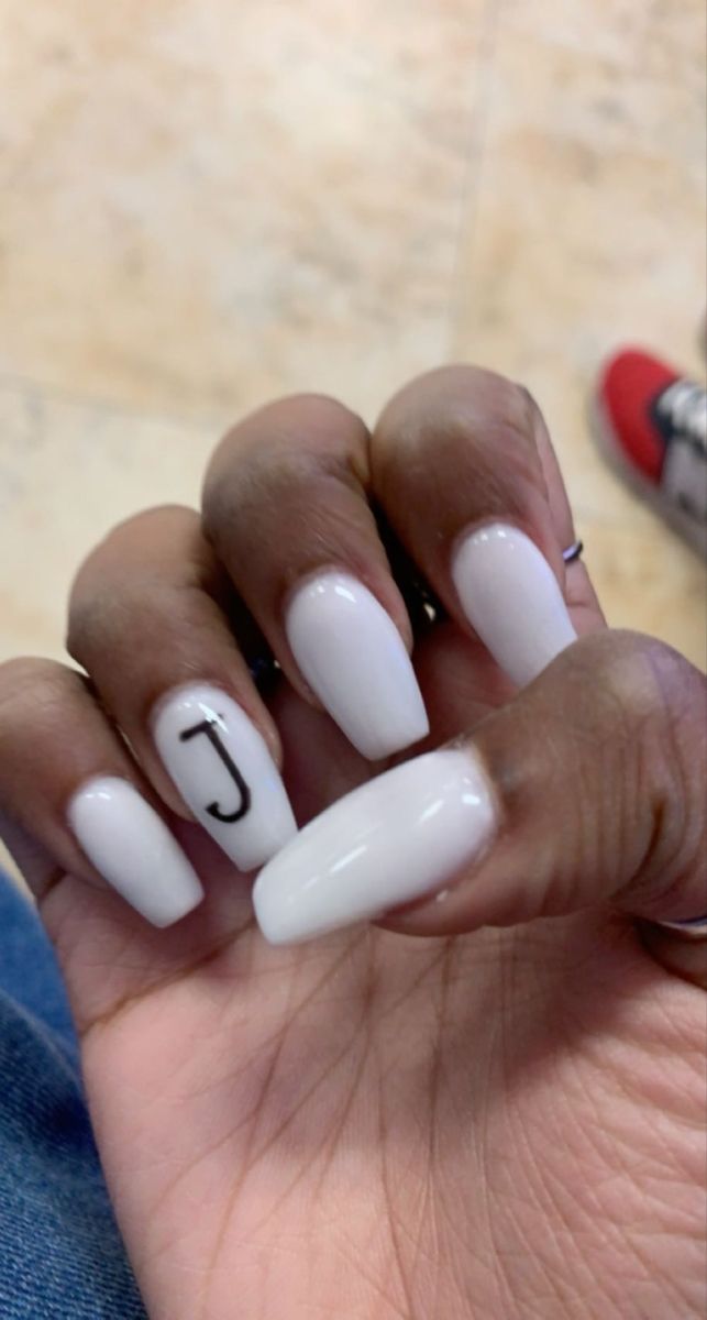 Chic Elegant White Nail Design with Matte-Gloss Finish and Personalized Black Letter Detail.