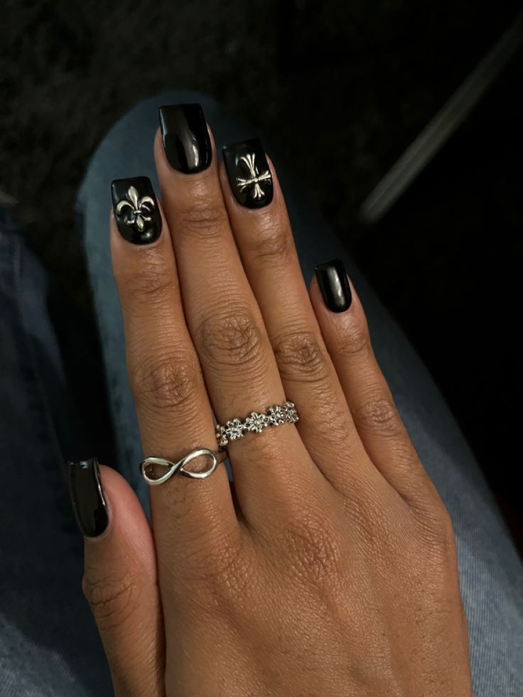 Elegant Black and Silver Nails: A Sophisticated Design for Any Occasion