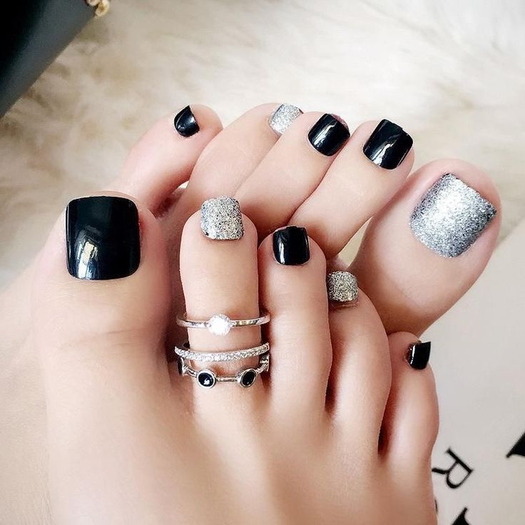 Elegant Black and Silver Nail Design: A Glamorous Contrast for Any Occasion.