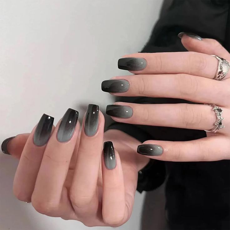 Chic Ombre Gradient Nail Design: Deep Charcoal to Light Gray with Minimalistic Elegance.