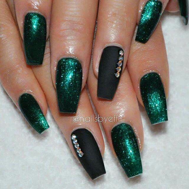 Elegant Glittering Green Nail Design with Sparkly and Matte Finishes