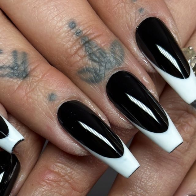 Bold Black and White Nail Design: A Sophisticated Modern Look