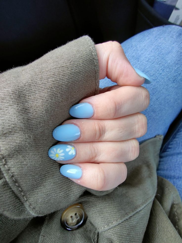 Charming Spring/Summer Blue Floral Nail Design: A Delicate Blend of Solid and Accented Styles.