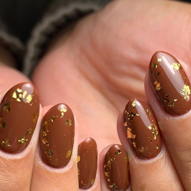 Sophisticated Warm Brown Nails with Glossy Finish and Gold Foil Accents for Elegant Glamour.