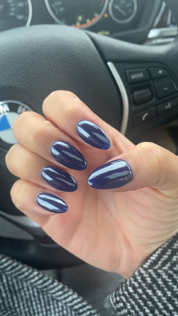 Chic Almond-Shaped Navy Blue Nails: A Modern Yet Classic Elegance.