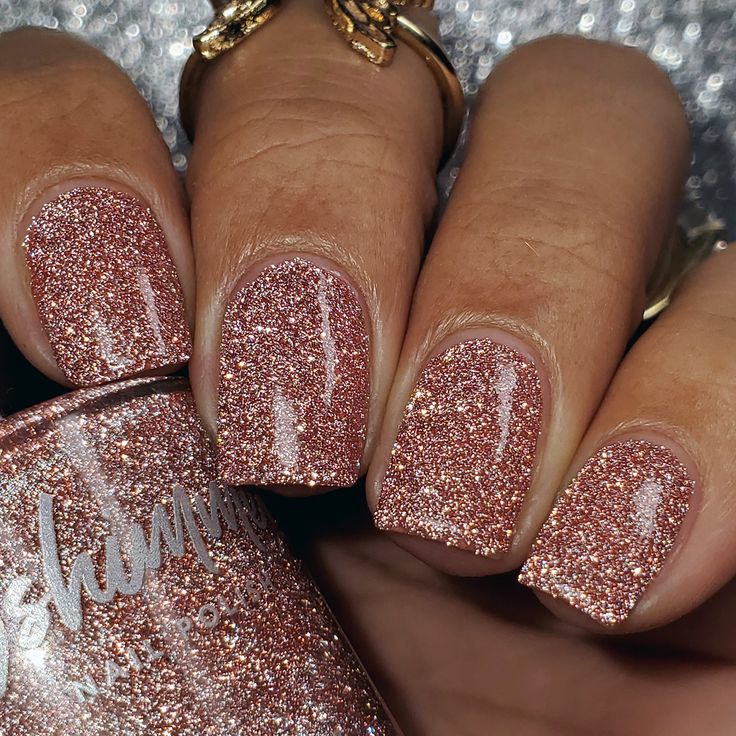 Chic Sparkling Rose Gold Nails for a Glamorous Look