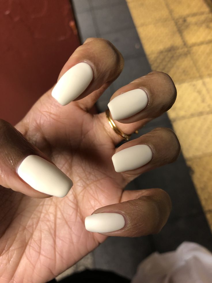 Chic Matte Nude Square Nails: Elegance for Any Occasion.