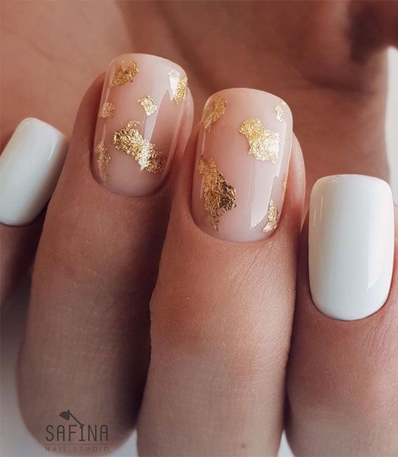 Chic Nail Design: Soft Pink with Luxurious Gold Accents and Classic White Contrast.