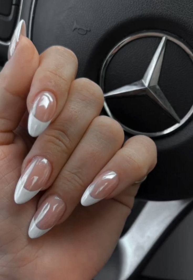 Timeless Chic: Elegant French Tip Manicure in Nude and White.