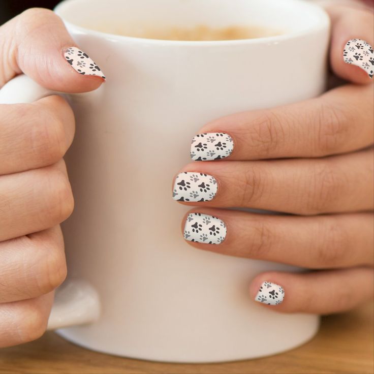 Chic Black and White Nail Design for a Stylish Coffee Moment.