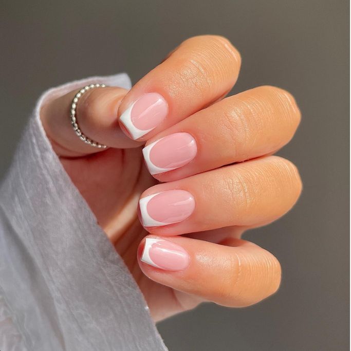 Elegant Chic Pink French Manicure with Subtle Blush Base and Classic White Tips.