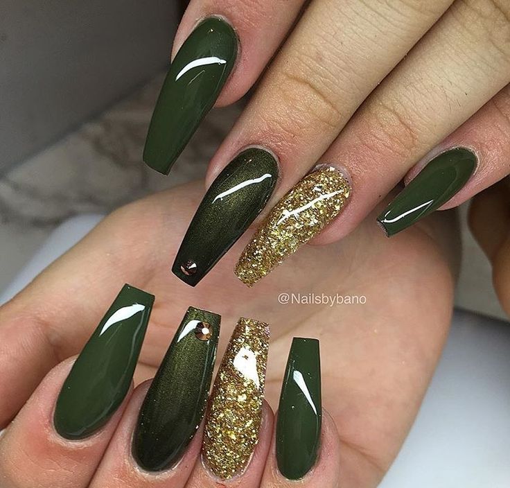 Elegant Deep Green and Gold Glitter Nail Design with Gemstone Detail.