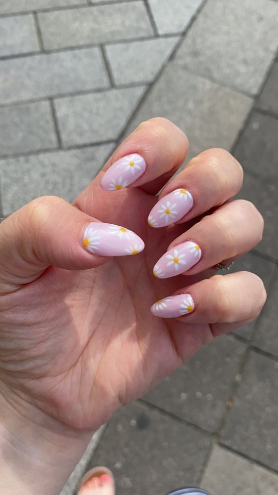 Delicate Floral Nail Design with Soft Pink Base and Charming Daisies.