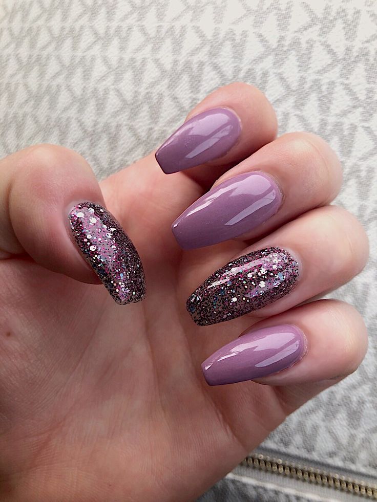 Chic Ombre Almond Nails in Lavender with Dazzling Glitter Accents