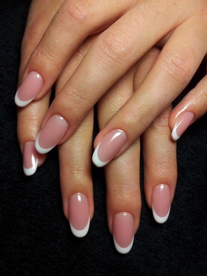 Timeless French Manicure: Sophisticated Soft Pink and Crisp White Elegance.