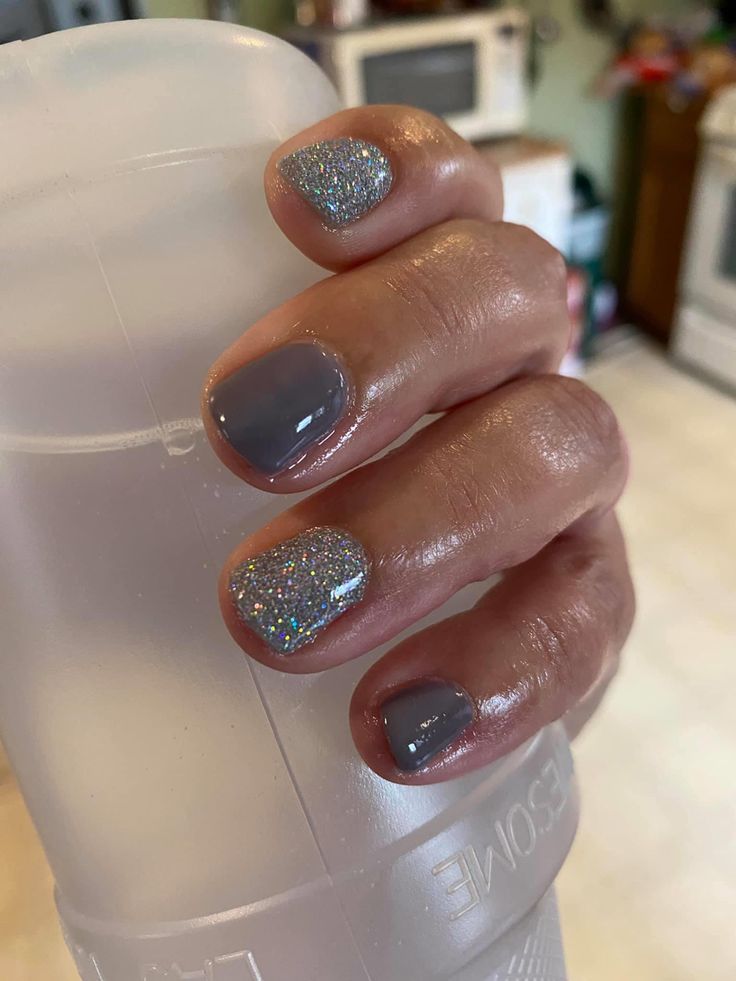 Sophisticated Gray Nail Design with Dazzling Glitter Accent for Elegant Glamour.