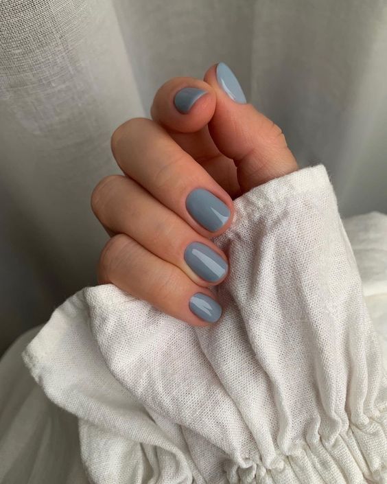 Elegant Sleek Gray Nail Design: A Minimalist Blend of Matte and Glossy Finishes for All Seasons.