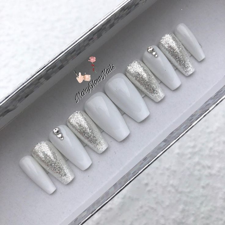 Chic White and Silver Nail Set: Elegant Glamour for Any Occasion