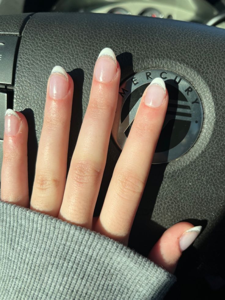 Timeless Elegant French Manicure: Soft Pink Base with Classic White Tips.