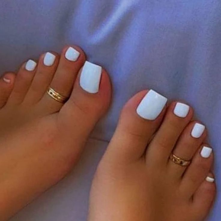 Modern White Pedicure with Square Toenails and Elegant Gold Accents.