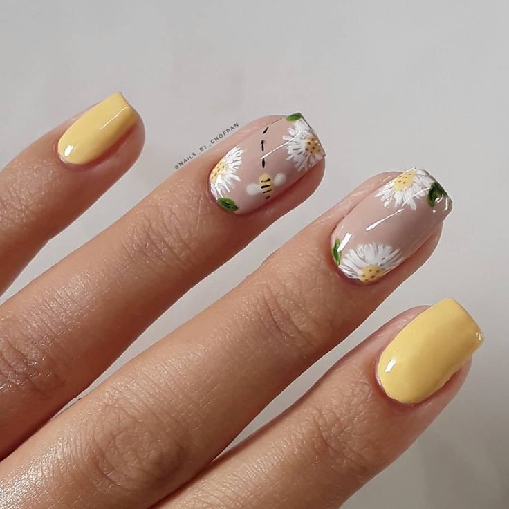 Cheerful Floral Nail Design with Hand-Painted Daisies and Bee Motifs in Yellow and Beige.