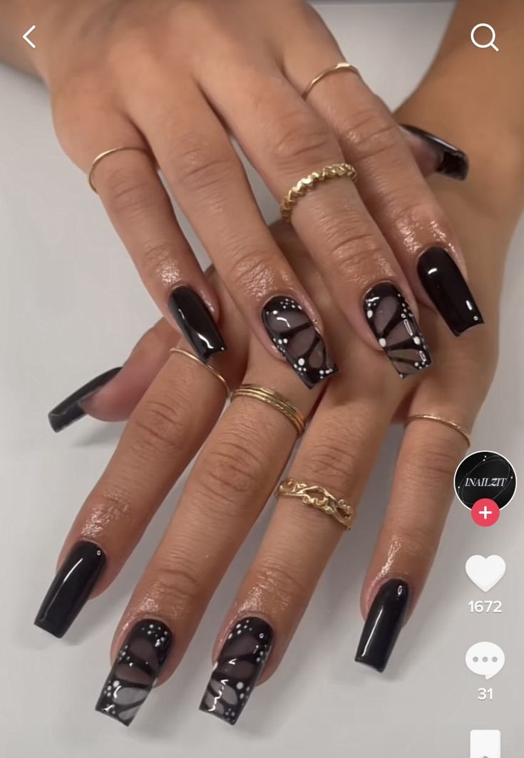 Elegant Nail Art: A Sophisticated Blend of Glossy Black and Intricate Designs.