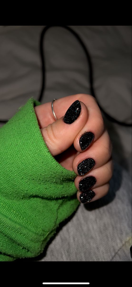 Elegant Almond-Shaped Sparkling Black Nails with Glossy Finish and Glitter Accents