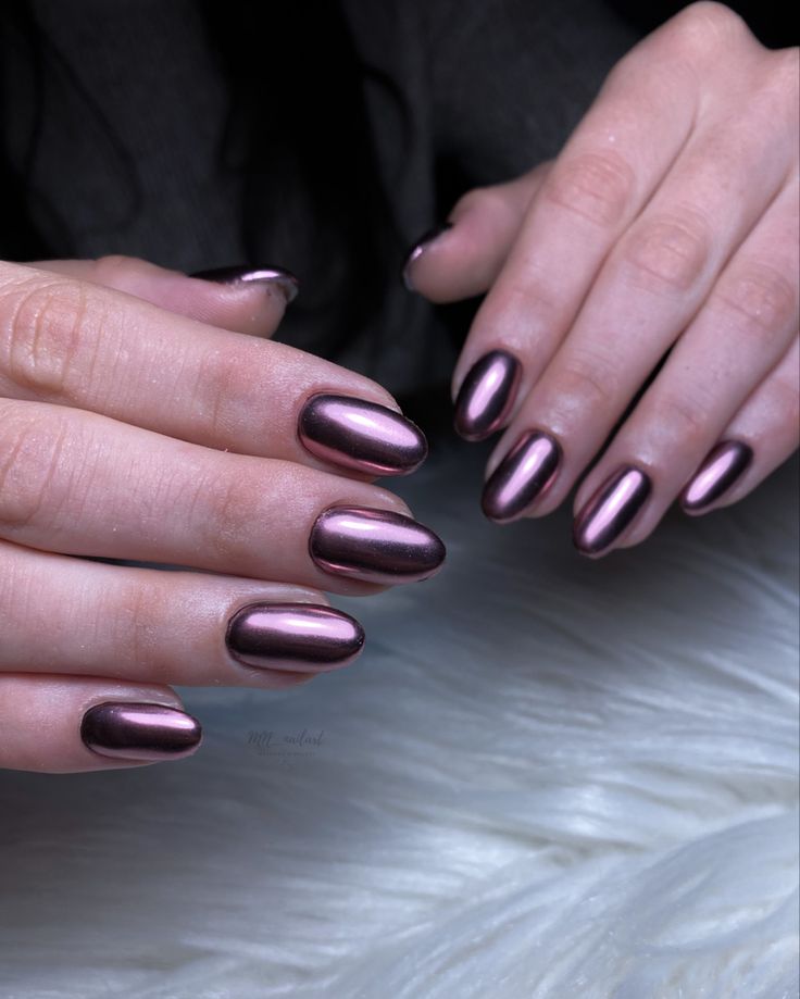 Elegant Rose Gold Metallic Nail Design: Chic Style for Any Occasion