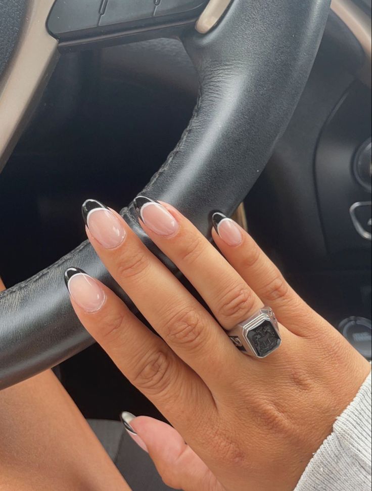 Chic Elegant French Tip Nails: Striking Black Tips on a Smooth Nude Base