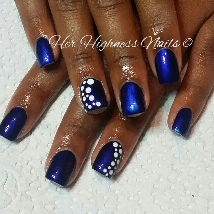 Sophisticated Navy Blue Manicure with Glossy, Matte Finishes and Playful Polka Dot Accents.