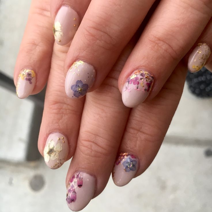 Elegant Pastel Floral Nail Design with Gold Glitter Accents