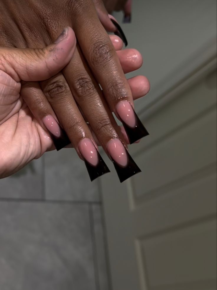 Sophisticated Stiletto Nail Design: Striking Nude and Black Contrast