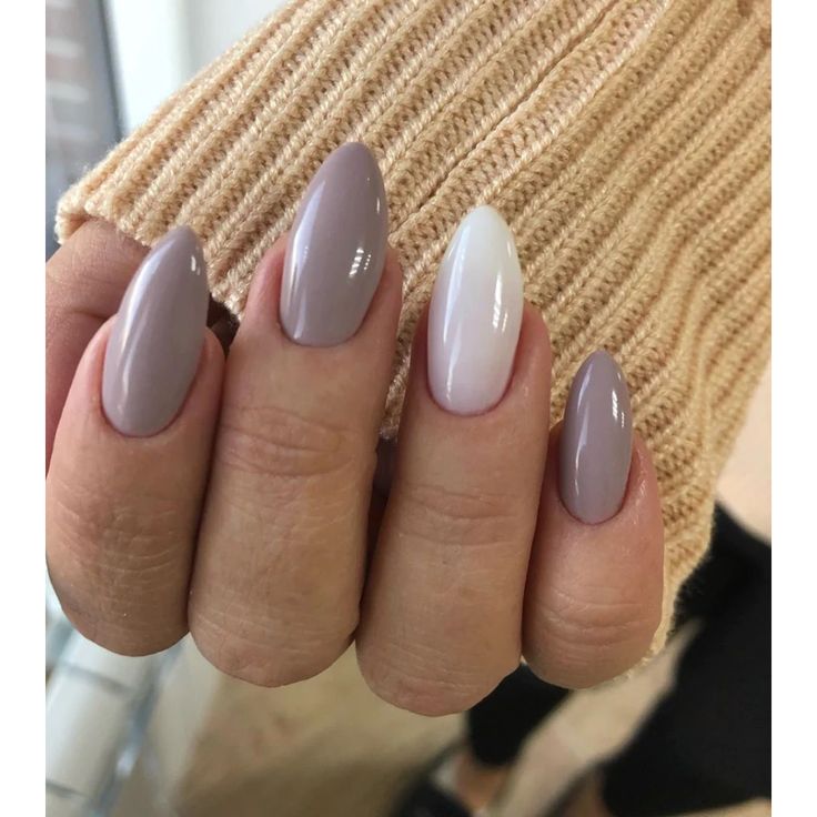 Chic Almond-Shaped Nails: Soft Mauve Glossy Elegance for Any Occasion.