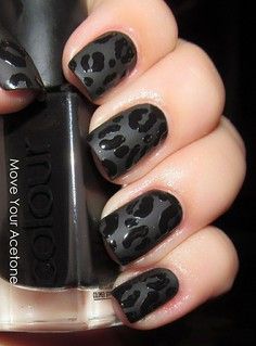 Stylish Bold Leopard Print Nails with Glossy Black Base for a Fierce Statement.